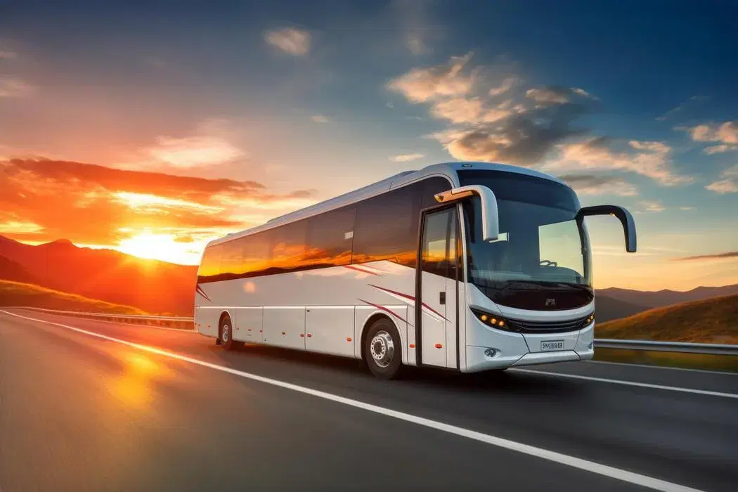 onibus de viagem na estrada